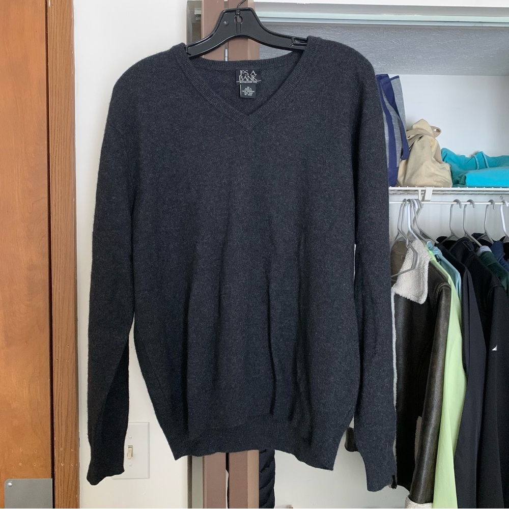 Jos A. Bank Charcoal Grey 100% Cashmere V-Neck Sweater